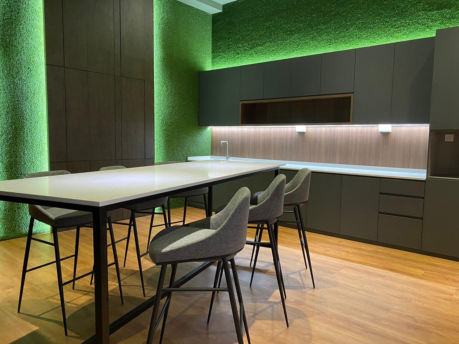 leinteri-thoresen-office-interior-design-pantry-4x3