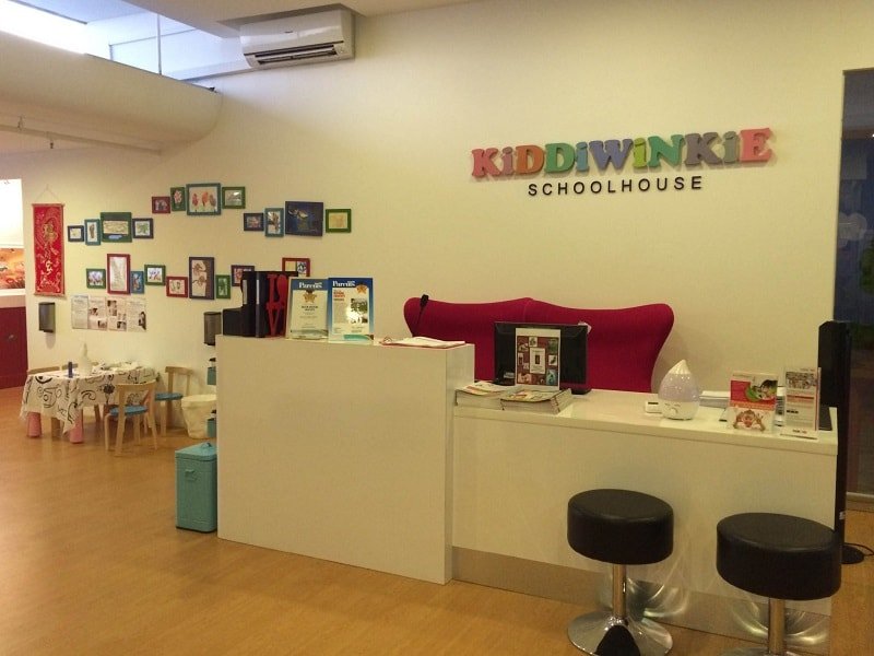 Completed modern reception desk and waiting area fit-out at Kiddiwinkie Schoolhouse Singapore by Le Interi